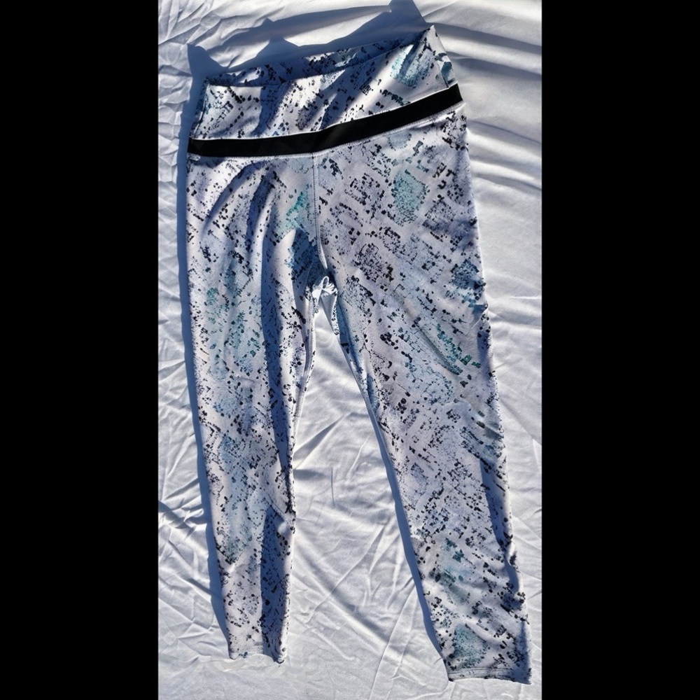 NWOT Demi Lovato 7/8 Legging - Picture 7 of 8